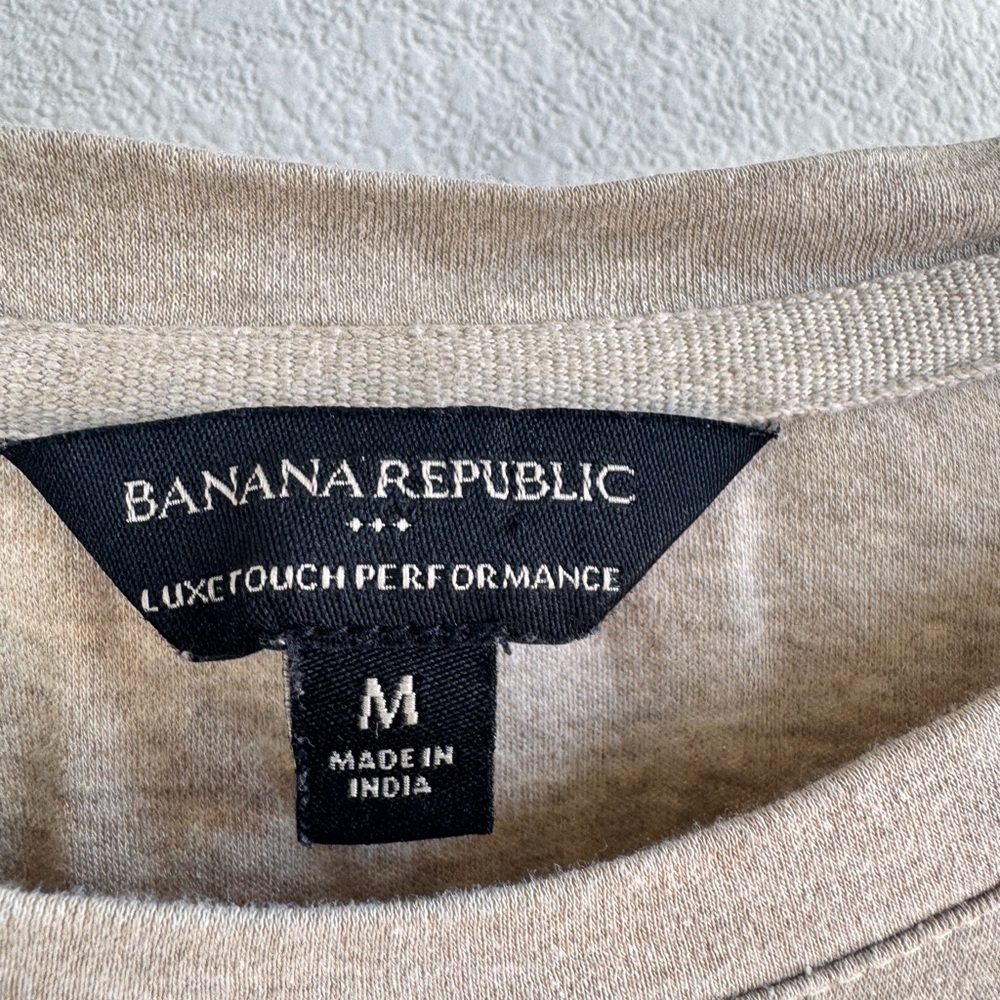 Banana Republic Size M. Tan Short Sleeve Tee - Picture 3 of 6